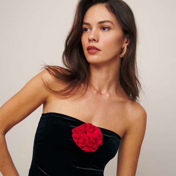 Reformation Adalynn two piece set in black velvet with red rose detail - Picture 2 of 12